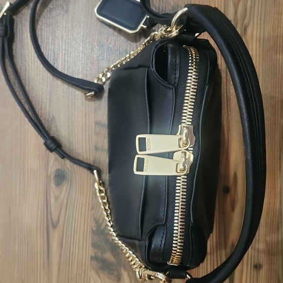 TUMI Voyageur Belle Micro Crossbody Black Gold Chain Strap Keyholder Travel Jet - Picture 6 of 8